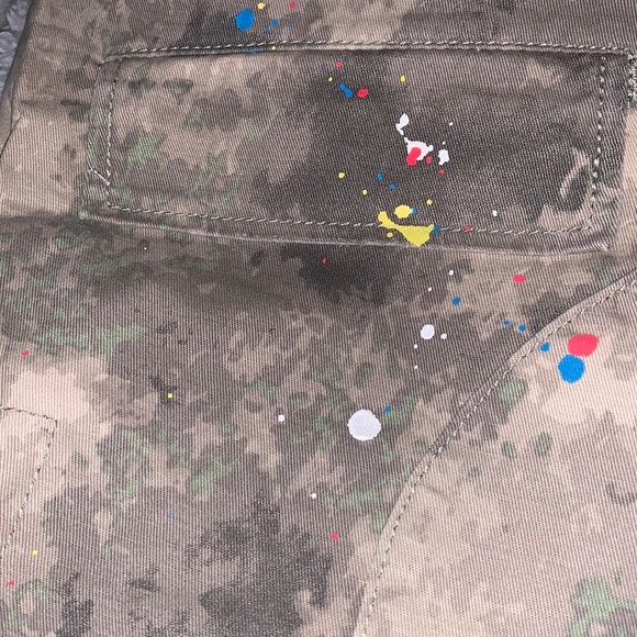 NWT โ
Paint ๐จ ๐ Stain Matchbox Camo Khaki Shorts - Picture 6 of 8